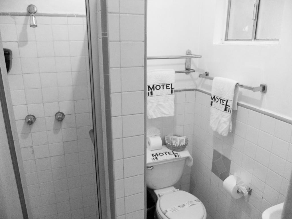 Hotel Diaz Tijuana Szoba fotó