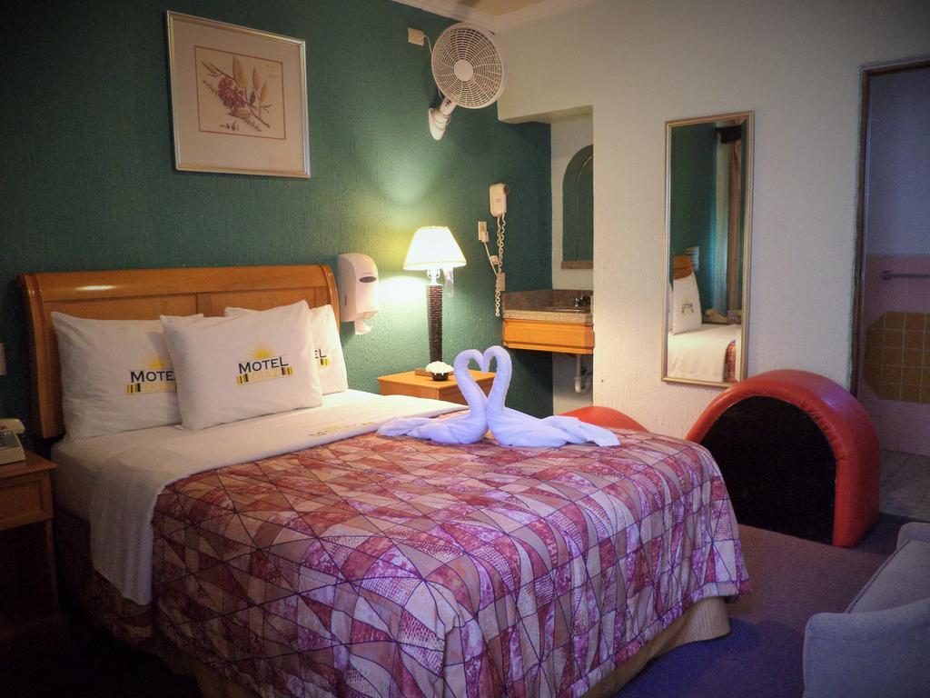 Hotel Diaz Tijuana Szoba fotó