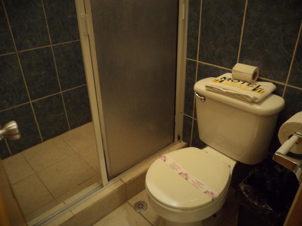 Hotel Diaz Tijuana Szoba fotó