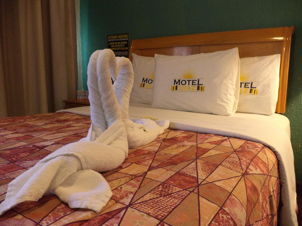 Hotel Diaz Tijuana Szoba fotó