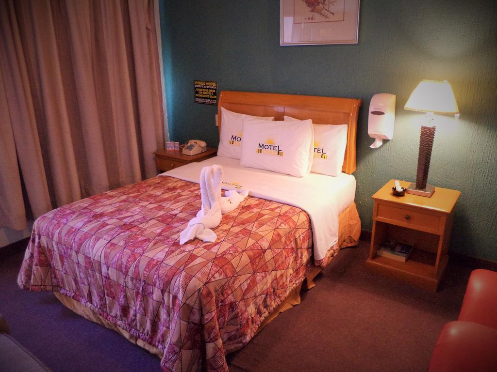 Hotel Diaz Tijuana Szoba fotó
