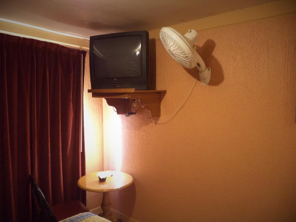 Hotel Diaz Tijuana Szoba fotó