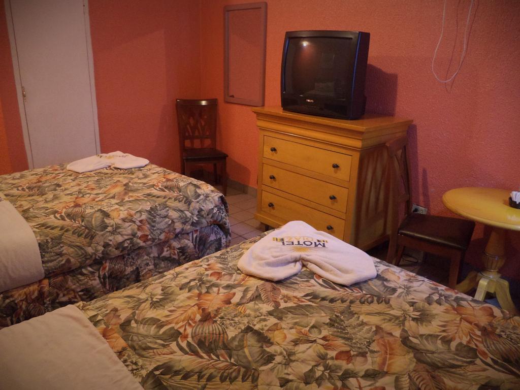 Hotel Diaz Tijuana Szoba fotó